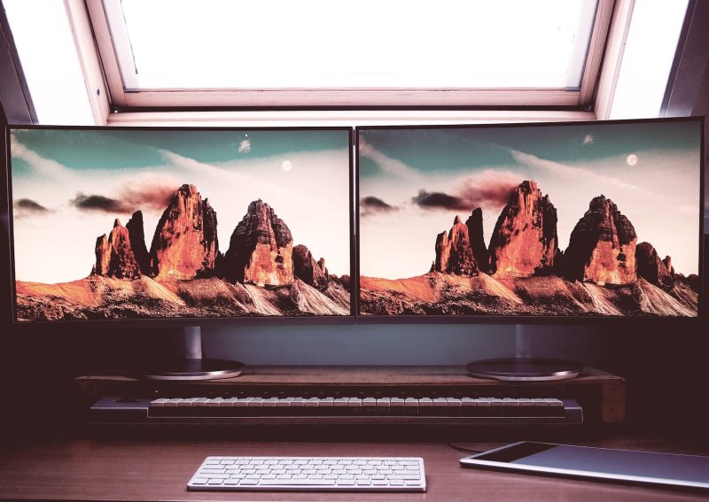 Handy Tips to Optimize a Dual-Monitor Setup